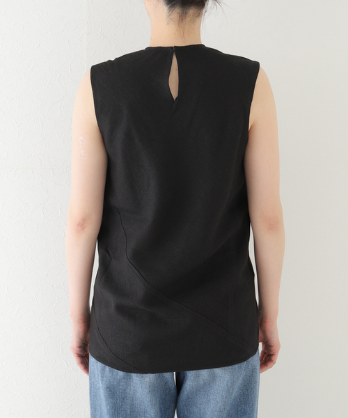 TOTEME(トーテム)の「【TOTEME/トーテム】 TWISTED SLEEVELESS TOP(シャツ/ブラウス・レディース・ブラック・FREE)」の5枚目の写真