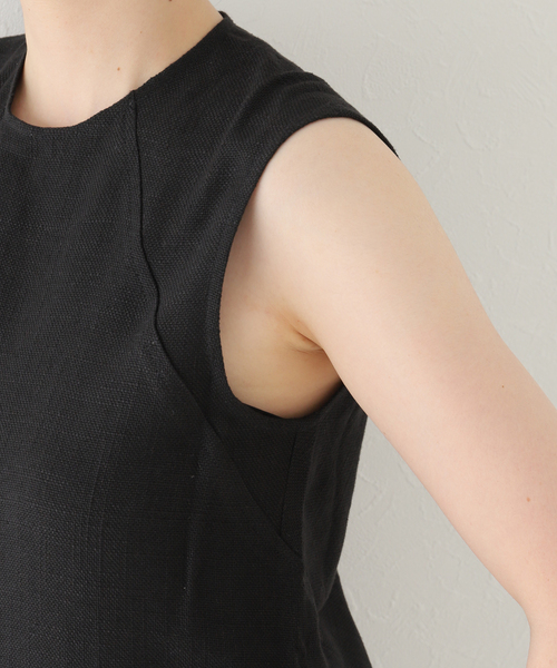 TOTEME(トーテム)の「【TOTEME/トーテム】 TWISTED SLEEVELESS TOP(シャツ/ブラウス・レディース・ブラック・FREE)」の9枚目の写真