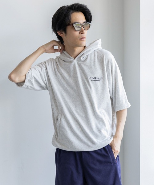 NUMERALS（ヌメラルズ）の「[NUMERALS]クラシックロゴスウェットパーカー（パーカー・メンズ・ネイビー/マスタード/グレー・MEDIUM/LARGE）」の4枚目の写真
