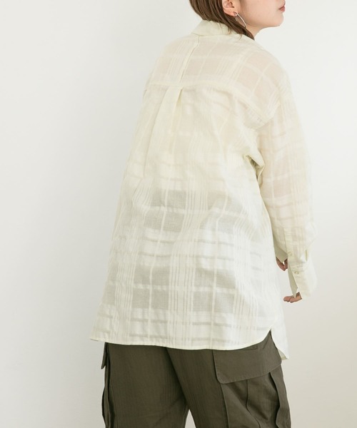 KBF（ケイビーエフ）の「シアーチェックBIGシャツ（シャツ/ブラウス・レディース・ネイビー/アイボリー/オレンジ系その他・ONE）」の7枚目の写真