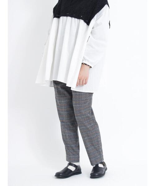 Samansa Mos2（サマンサ モスモス）の「スッキリテーパードパンツ（その他パンツ・レディース・チャコールグレー/マスタード/キナリ/レッド/ベージュ/グリーン・F）」の3枚目の写真