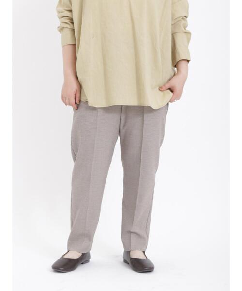 Samansa Mos2（サマンサ モスモス）の「スッキリテーパードパンツ（その他パンツ・レディース・チャコールグレー/マスタード/キナリ/レッド/ベージュ/グリーン・F）」の2枚目の写真