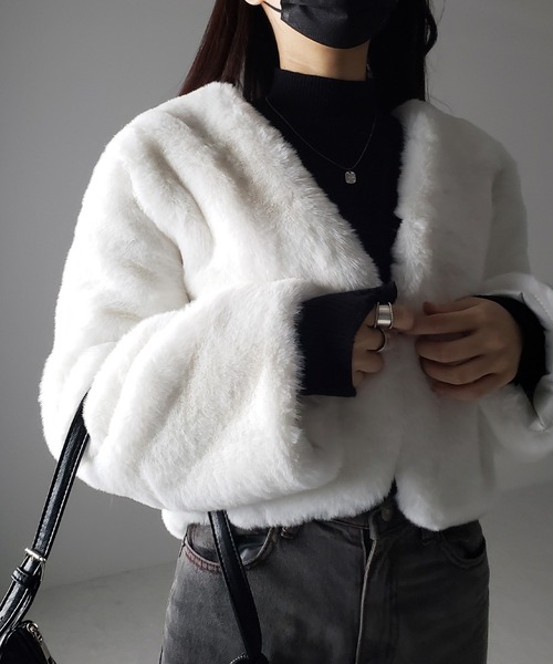 me+em select(ミームセレクト)の「※※【 3COLOR 】ノーカラーショートフェイクファージャケット(その他アウター・レディース・キャメル/ホワイト/ブラック・FREE)」の21枚目の写真
