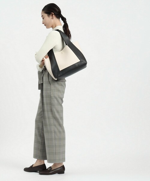 OPAQUE.CLIP（オペークドットクリップ）の「◆【A4サイズ対応】合皮フレームトートバッグ（トートバッグ・レディース・マスタード/ブラウン系/ブラック系4・00）」の13枚目の写真