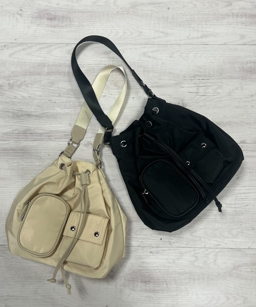 VICKY(ビッキー)の「【KOREAN ITEM】巾着ショルダーバッグ(ショルダーバッグ・レディース・ブラック/オフホワイト・FREE)」の3枚目の写真