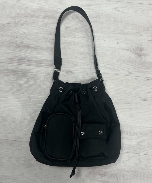VICKY(ビッキー)の「【KOREAN ITEM】巾着ショルダーバッグ(ショルダーバッグ・レディース・ブラック/オフホワイト・FREE)」の4枚目の写真