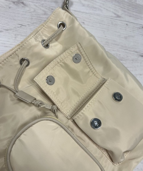 VICKY(ビッキー)の「【KOREAN ITEM】巾着ショルダーバッグ(ショルダーバッグ・レディース・ブラック/オフホワイト・FREE)」の7枚目の写真