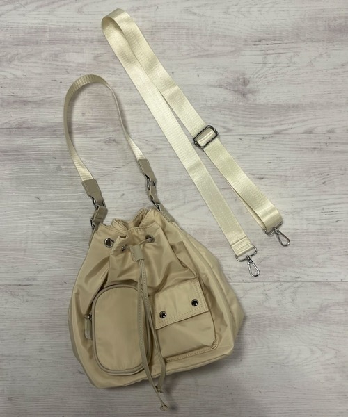 VICKY(ビッキー)の「【KOREAN ITEM】巾着ショルダーバッグ(ショルダーバッグ・レディース・ブラック/オフホワイト・FREE)」の11枚目の写真
