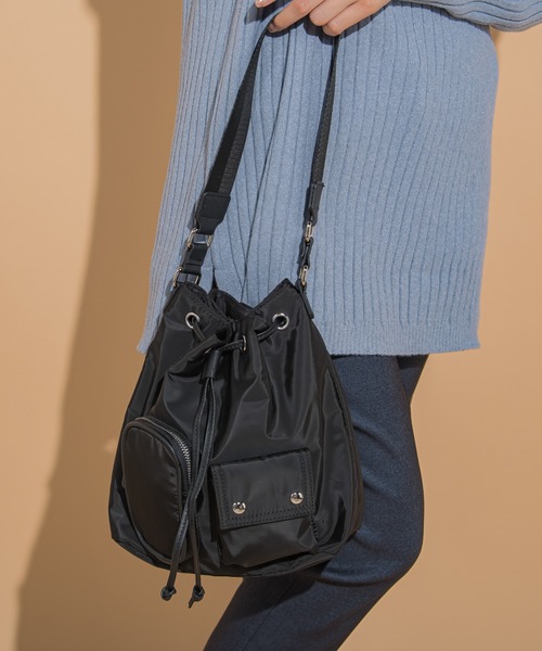 VICKY(ビッキー)の「【KOREAN ITEM】巾着ショルダーバッグ(ショルダーバッグ・レディース・ブラック/オフホワイト・FREE)」の18枚目の写真