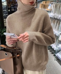 オーバーサイズタートルネックニット
