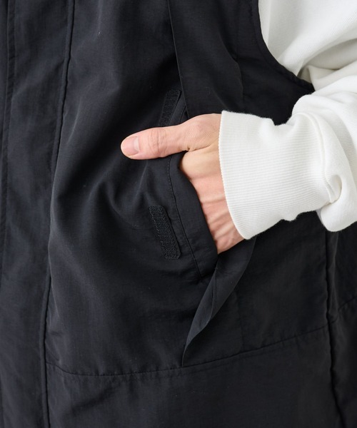 COLONY 2139(コロニートゥーワンスリーナイン)の「G.Y.M ナイロンタスランベスト(ベスト・メンズ・ブラック/ホワイト・MEDIUM/LARGE)」の17枚目の写真