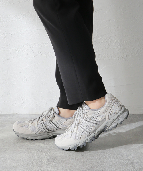 U by SPICK&SPAN(ユーバイスピックアンドスパン)の「【ASICS / アシックス】GEL-SONOMA15-50(グレー)(スニーカー・レディース・ライトグレー・25cm/24cm/23cm)」の2枚目の写真