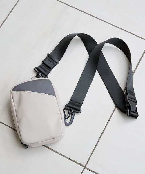 LAKOLE（ラコレ）の「スクエアボディBAG / 110615（ボディバッグ/ウエストポーチ・メンズ・ブラック/カーキ/ベージュ・FREE）」の3枚目の写真