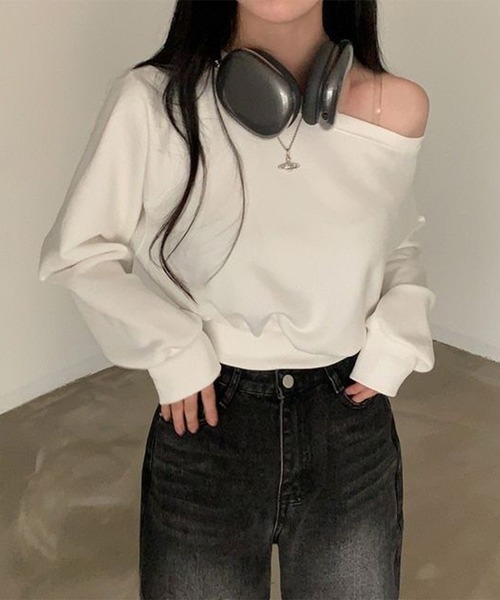 LYEON(リヨン)の「クロップドオフショルスウェット(スウェット・レディース・グレー/オフホワイト/ブラック・FREE)」の10枚目の写真