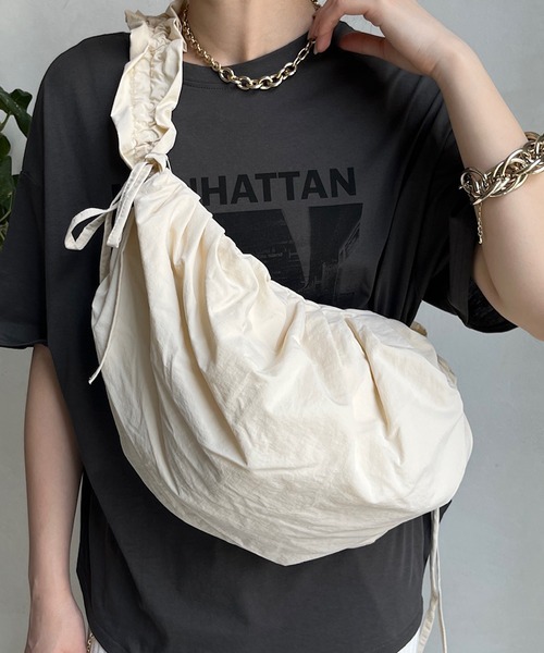 DouDou（ドゥドゥ）の「【WEB限定】フリルハンドルタックショルダー（ショルダーバッグ・レディース・アイボリー/ブラック/シルバー・FREE）」の9枚目の写真