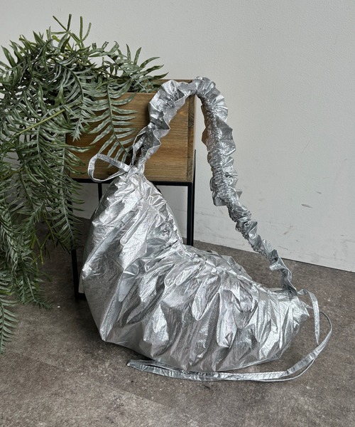 DouDou（ドゥドゥ）の「【WEB限定】フリルハンドルタックショルダー（ショルダーバッグ・レディース・アイボリー/ブラック/シルバー・FREE）」の13枚目の写真