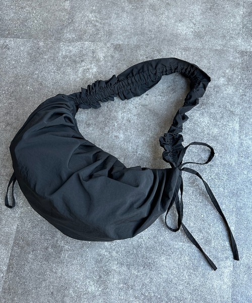 DouDou（ドゥドゥ）の「【WEB限定】フリルハンドルタックショルダー（ショルダーバッグ・レディース・アイボリー/ブラック/シルバー・FREE）」の18枚目の写真