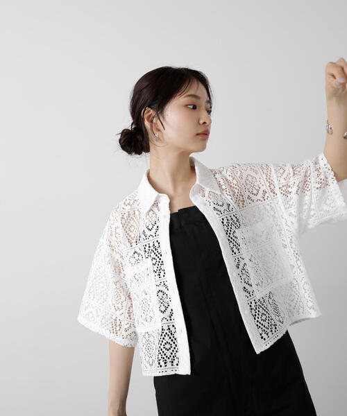 N.（N. Natural Beauty Basic）（エヌエヌナチュラルビューティーベーシック）の「◆レースクロップドシャツ（シャツ/ブラウス・レディース・ホワイト/ブラック・MEDIUM）」の3枚目の写真
