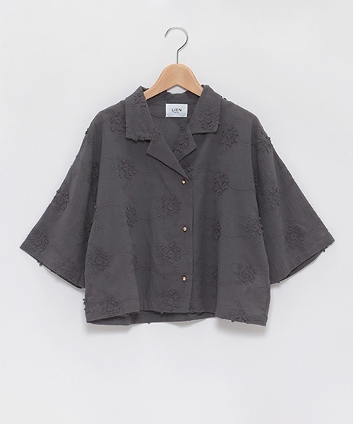 petit main LIEN（プティマインリアン）の「【LADIES】花レースシャツ（シャツ/ブラウス・レディース・レモンイエロー/オフホワイト/チャコール・FREE）」の2枚目の写真