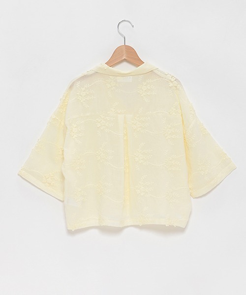 petit main LIEN（プティマインリアン）の「【LADIES】花レースシャツ（シャツ/ブラウス・レディース・レモンイエロー/オフホワイト/チャコール・FREE）」の5枚目の写真