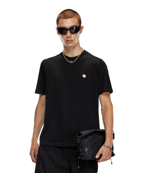 DIESEL(ディーゼル)の「メンズ Tシャツ ワンポイント(Tシャツ/カットソー・メンズ・ホワイト/ブラック・SMALL/MEDIUM/X-SMALL/XXX-LARGE/LARGE/X-LARGE/XX-LARGE)」の5枚目の写真