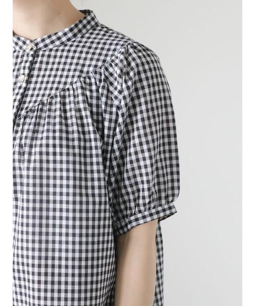 Te chichi TERRASSE（テチチテラス）の「【イージーケア/接触冷感】ギャザー切替ブラウス（シャツ/ブラウス・レディース・グリーン/ブルー/オフホワイト/ホワイト・F）」の15枚目の写真