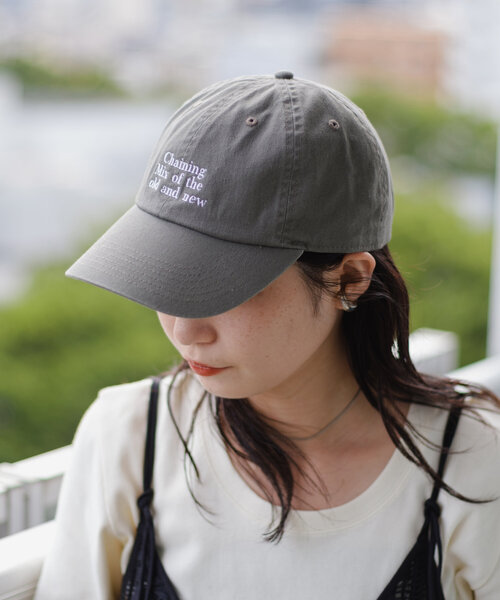 Kastane(カスタネ)の「【カラバリ豊富】ロゴキャップ(キャップ・レディース・ライトグレー/サンドベージュ/ブルー系その他/レッド系その他/レッド/ブラック・FREE)」の2枚目の写真