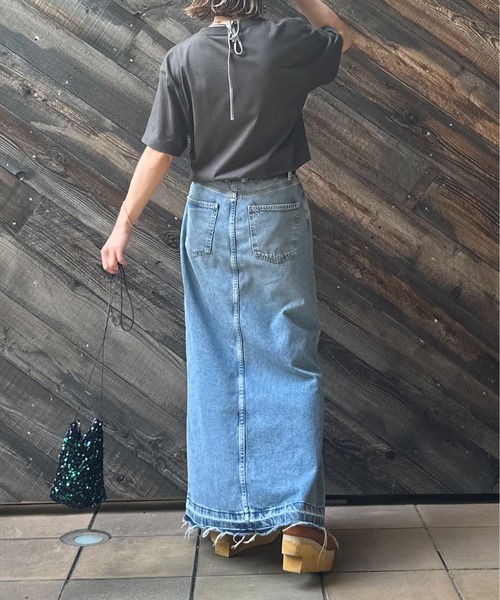 Disney(ディズニー)の「【Disney(ディズニー)】別注 ミッキーマウス /アイスクリーム刺繍ワンポイント半袖Tシャツ(Tシャツ/カットソー・レディース・オフホワイト/スミクロ/カーキ・LARGE/MEDIUM)」の4枚目の写真