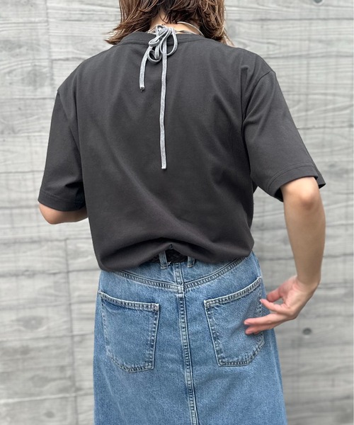 Disney(ディズニー)の「【Disney(ディズニー)】別注 ミッキーマウス /アイスクリーム刺繍ワンポイント半袖Tシャツ(Tシャツ/カットソー・レディース・オフホワイト/スミクロ/カーキ・LARGE/MEDIUM)」の11枚目の写真