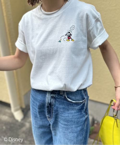 Disney(ディズニー)の「【Disney(ディズニー)】別注 ミッキーマウス /アイスクリーム刺繍ワンポイント半袖Tシャツ(Tシャツ/カットソー・レディース・オフホワイト/スミクロ/カーキ・LARGE/MEDIUM)」の20枚目の写真
