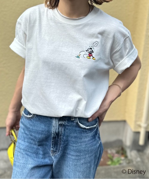 Disney(ディズニー)の「【Disney(ディズニー)】別注 ミッキーマウス /アイスクリーム刺繍ワンポイント半袖Tシャツ(Tシャツ/カットソー・レディース・オフホワイト/スミクロ/カーキ・LARGE/MEDIUM)」の22枚目の写真