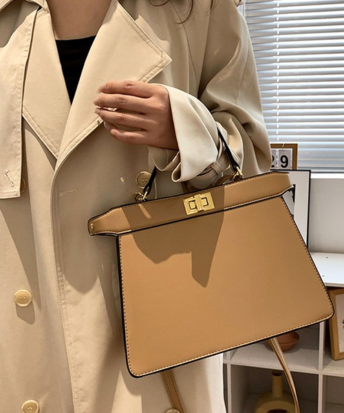 florist(フローリスト)の「2WAY バイカラーレザーターンロックハンドバッグ/ショルダーバッグ(ショルダーバッグ・レディース・ブラック/ベージュ/シルバー/ブラウン/ピンク/ホワイト・FREE)」の8枚目の写真