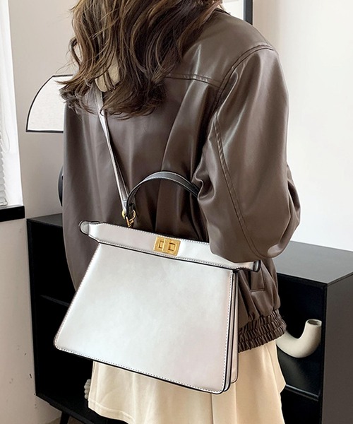 florist(フローリスト)の「2WAY バイカラーレザーターンロックハンドバッグ/ショルダーバッグ(ショルダーバッグ・レディース・ブラック/ベージュ/シルバー/ブラウン/ピンク/ホワイト・FREE)」の12枚目の写真