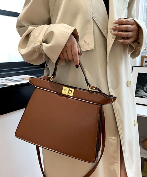 florist(フローリスト)の「2WAY バイカラーレザーターンロックハンドバッグ/ショルダーバッグ(ショルダーバッグ・レディース・ブラック/ベージュ/シルバー/ブラウン/ピンク/ホワイト・FREE)」の14枚目の写真