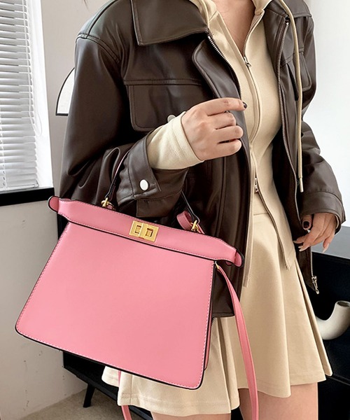 florist(フローリスト)の「2WAY バイカラーレザーターンロックハンドバッグ/ショルダーバッグ(ショルダーバッグ・レディース・ブラック/ベージュ/シルバー/ブラウン/ピンク/ホワイト・FREE)」の19枚目の写真