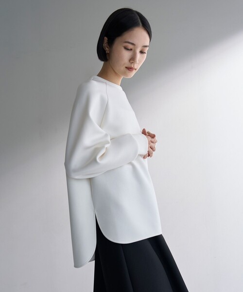 UNFILO(アンフィーロ)の「BEAUTY FORM JERSEY バックZIPプルオーバー(ジャージ・レディース・アイボリー系/グレー系/ライトグレー系/ピンク系/ブラック系/イエロー系/ダークブラウン系/ベージュ系・SMALL/MEDIUM)」の14枚目の写真