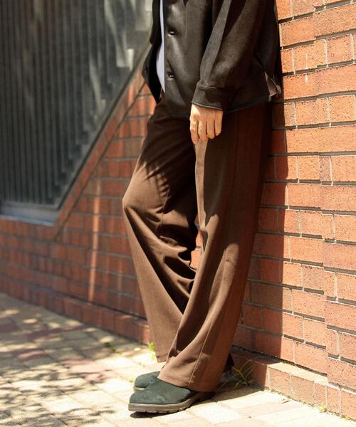 ITEMS URBANRESEARCH（アイテムズ アーバンリサーチ）の「コーデュロイ ストレートパンツ（その他パンツ・メンズ・ブラック/ブラウン・MEDIUM/LARGE）」の4枚目の写真