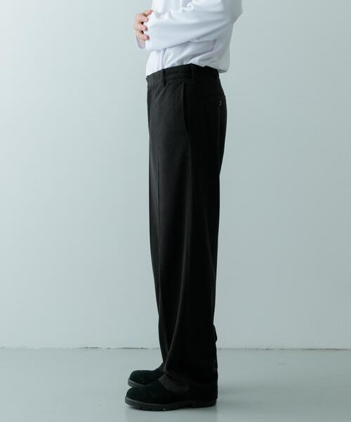 ITEMS URBANRESEARCH（アイテムズ アーバンリサーチ）の「コーデュロイ ストレートパンツ（その他パンツ・メンズ・ブラック/ブラウン・MEDIUM/LARGE）」の20枚目の写真
