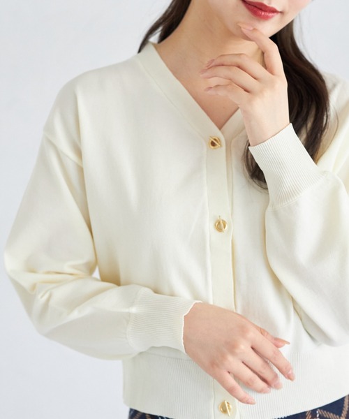 tocco closet(トッコ クローゼット)の「ハトメバー釦ドロップショルダーニットカーディガン(カーディガン/ボレロ・レディース・オフホワイト/ピンク/グリーン・M)」の1枚目の写真