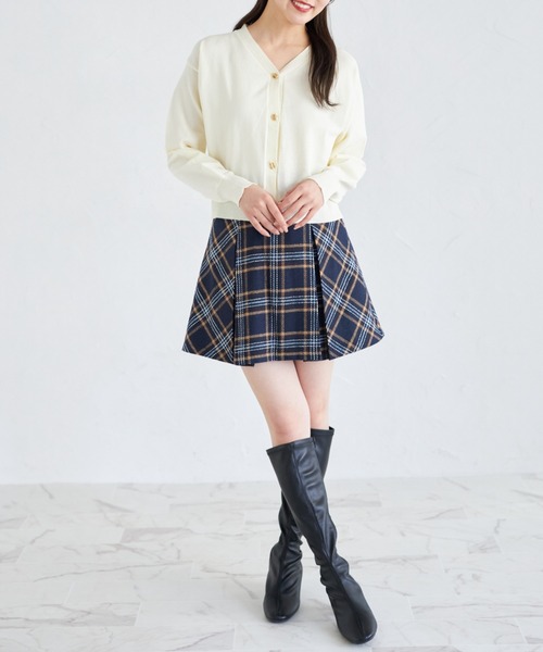 tocco closet(トッコ クローゼット)の「ハトメバー釦ドロップショルダーニットカーディガン(カーディガン/ボレロ・レディース・オフホワイト/ピンク/グリーン・M)」の4枚目の写真