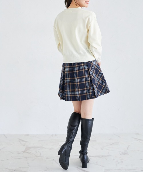 tocco closet(トッコ クローゼット)の「ハトメバー釦ドロップショルダーニットカーディガン(カーディガン/ボレロ・レディース・オフホワイト/ピンク/グリーン・M)」の5枚目の写真