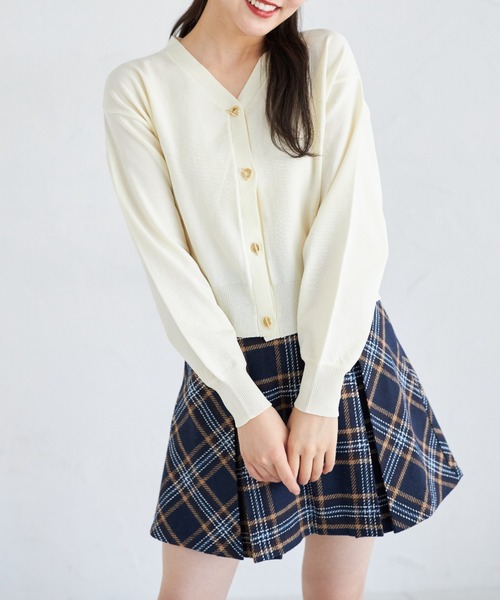 tocco closet(トッコ クローゼット)の「ハトメバー釦ドロップショルダーニットカーディガン(カーディガン/ボレロ・レディース・オフホワイト/ピンク/グリーン・M)」の7枚目の写真