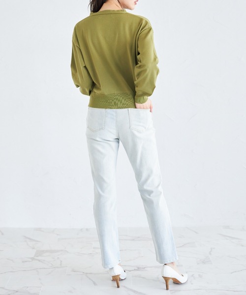 tocco closet(トッコ クローゼット)の「ハトメバー釦ドロップショルダーニットカーディガン(カーディガン/ボレロ・レディース・オフホワイト/ピンク/グリーン・M)」の9枚目の写真