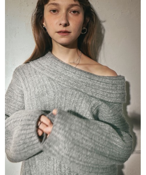 Re:EDIT（リエディ）の「2WAYオフタートルワンショルルーズ起毛ニットトップス（ニット/セーター・レディース・ブラウン/ブラック/アイボリー/グレイッシュベージュ/グレー/ブルー・MEDIUM/LARGE）」の14枚目の写真