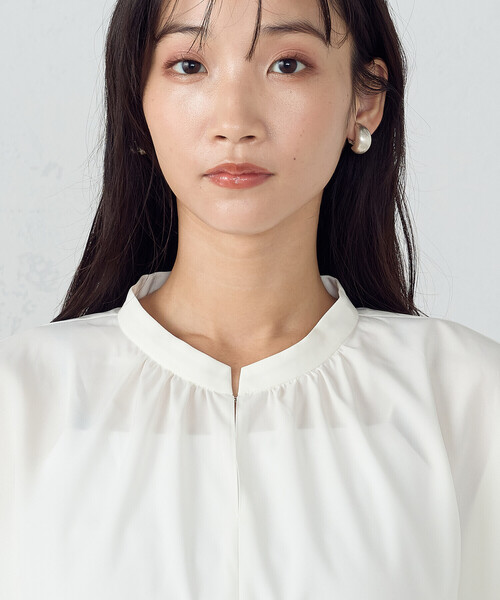 COMME CA ISM(コムサイズム)の「ボリュームスリーブ ブラウス(シャツ/ブラウス・レディース・ホワイト/ネイビー・MEDIUM/LARGE)」の13枚目の写真