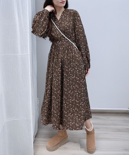 CORNERS（コーナーズ）の「小花柄カシュクールワンピース（ワンピース・レディース・ブラック/ブラウン・M）」の3枚目の写真