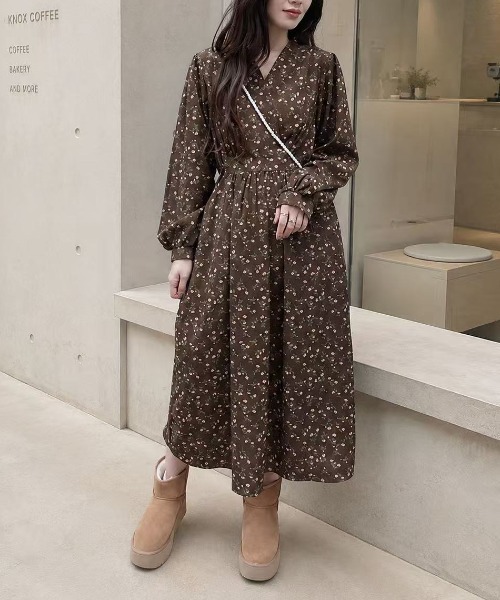 CORNERS（コーナーズ）の「小花柄カシュクールワンピース（ワンピース・レディース・ブラック/ブラウン・M）」の4枚目の写真