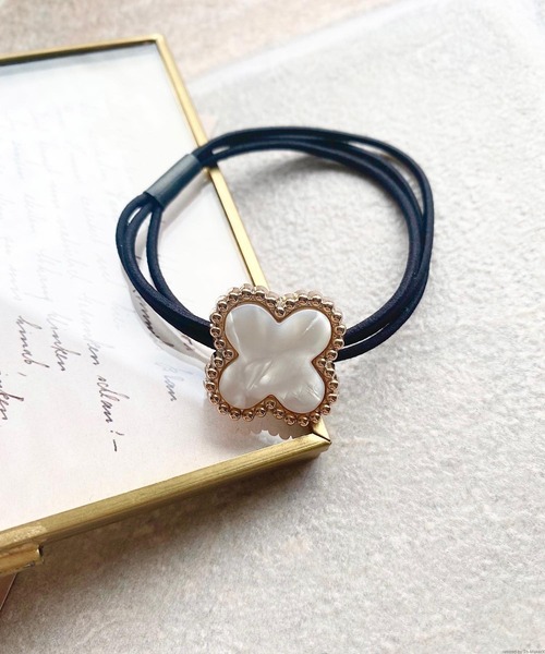 TONE SELECT GOODS(トーンセレクトグッズ)の「pur chouchou/マーブル フラワー ヘアゴム P4359(ヘアゴム・レディース・ホワイト/ブラウン/グリーン/ピンク/ブラック・FREE)」の2枚目の写真