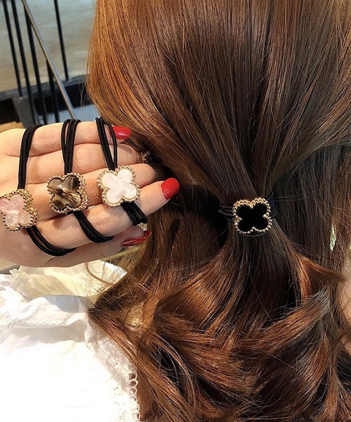 TONE SELECT GOODS(トーンセレクトグッズ)の「pur chouchou/マーブル フラワー ヘアゴム P4359(ヘアゴム・レディース・ホワイト/ブラウン/グリーン/ピンク/ブラック・FREE)」の6枚目の写真