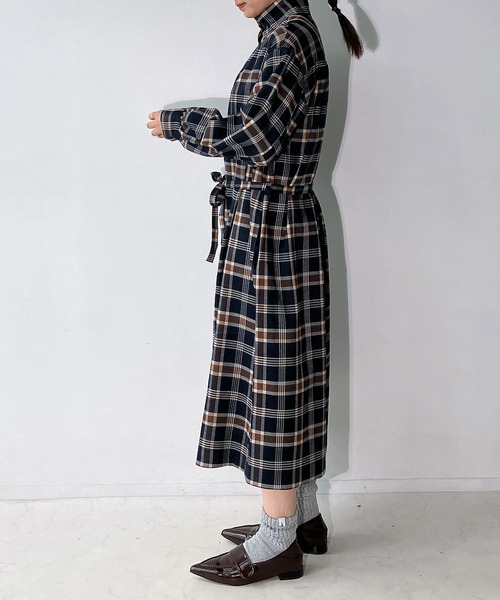 AS KNOW AS plus（アズノゥアズプラス）の「◇スタンドカラー羽織りワンピ―ス（シャツワンピース・レディース・ブラック/ネイビー系/杢グレー/グリーン・FREE）」の7枚目の写真